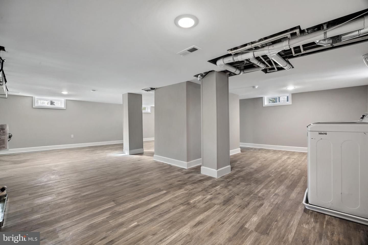 Interior, Recessed Lighting, Washer, Wood Texture Flooring