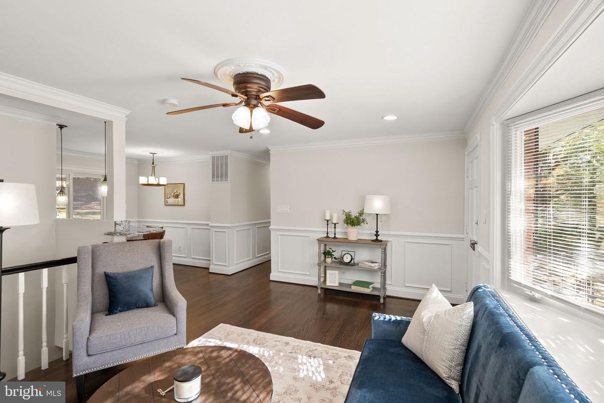 Interior, Pendant Lights, Recessed Lighting, Wood Texture Flooring