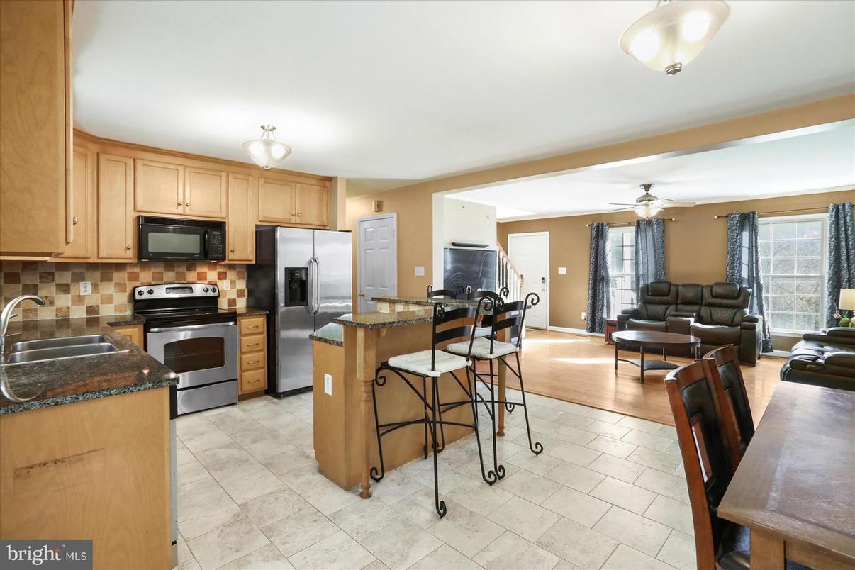 Dining room, Interior, Kitchen, Living room, Stainless Steel Appliances, Wood Texture Flooring