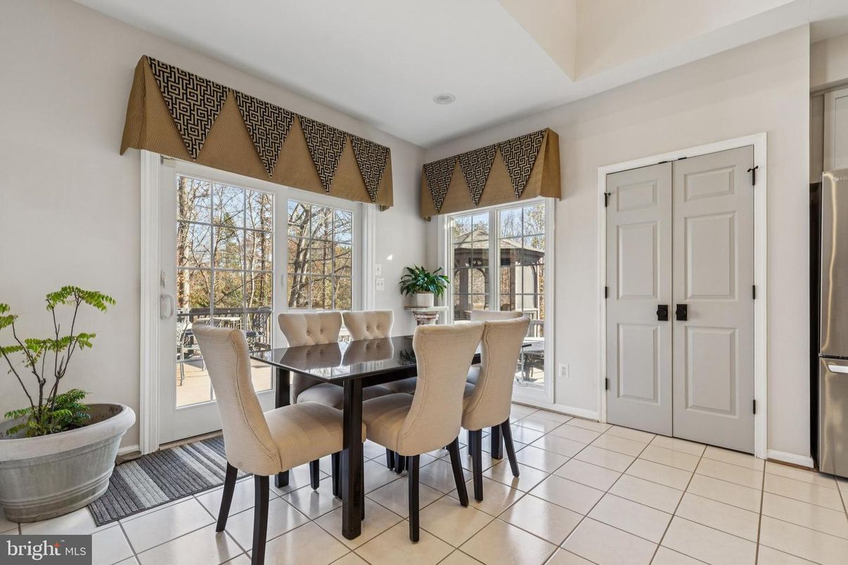 Dining room, Interior, Recessed Lighting