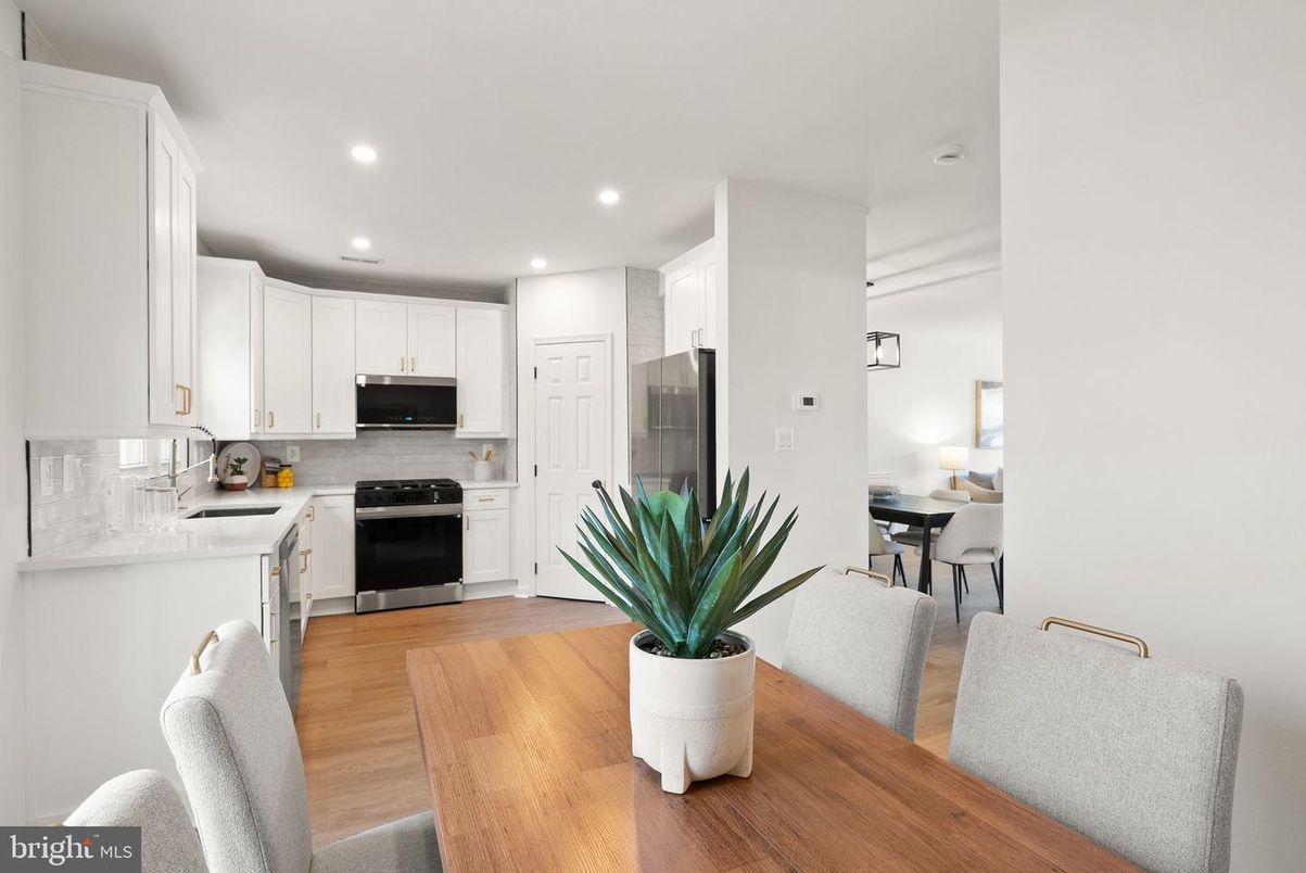 Dining room, Interior, Kitchen, Recessed Lighting, Stainless Steel Appliances, Wood Texture Flooring