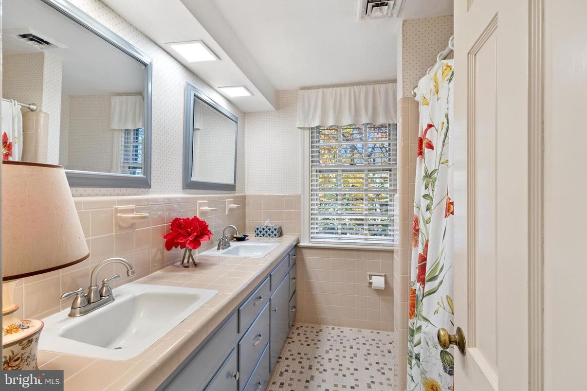 Bathroom, Interior, Tile Countertops