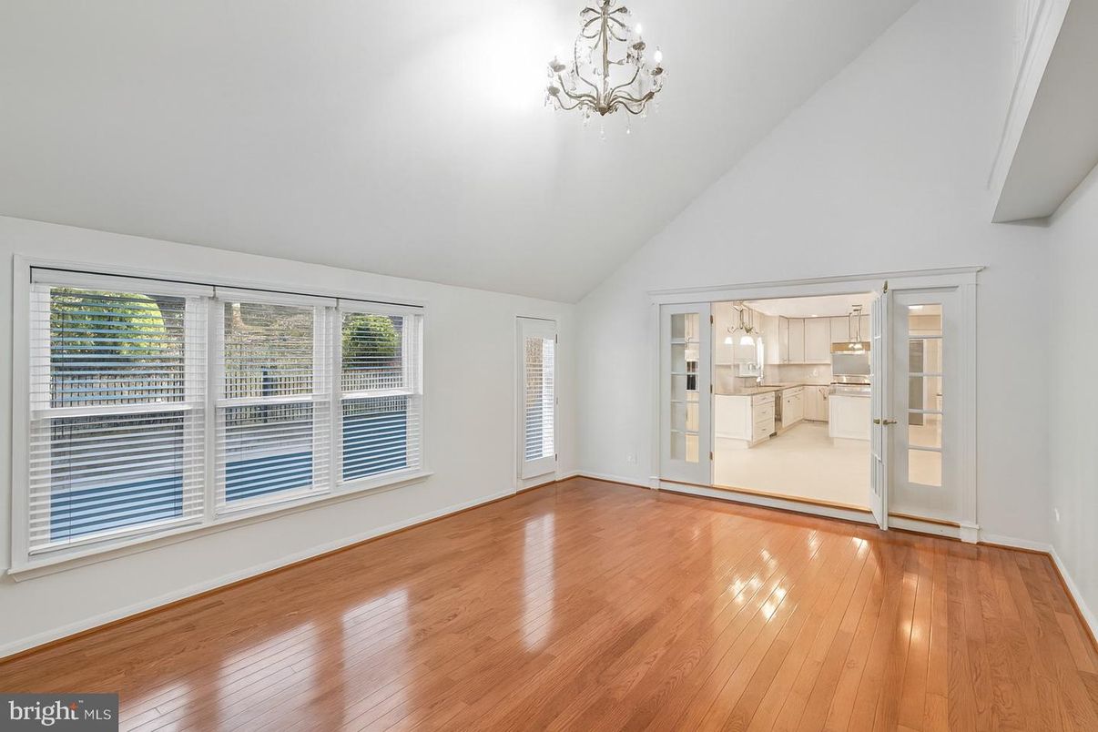 Chandelier, Empty room, Interior, Wood Texture Flooring