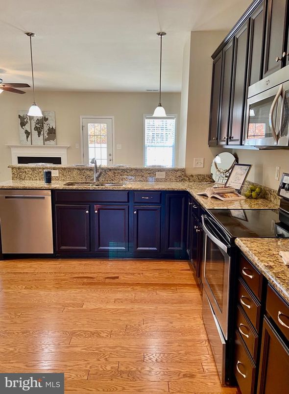 Interior, Kitchen, Pendant Lights, Wood Texture Flooring