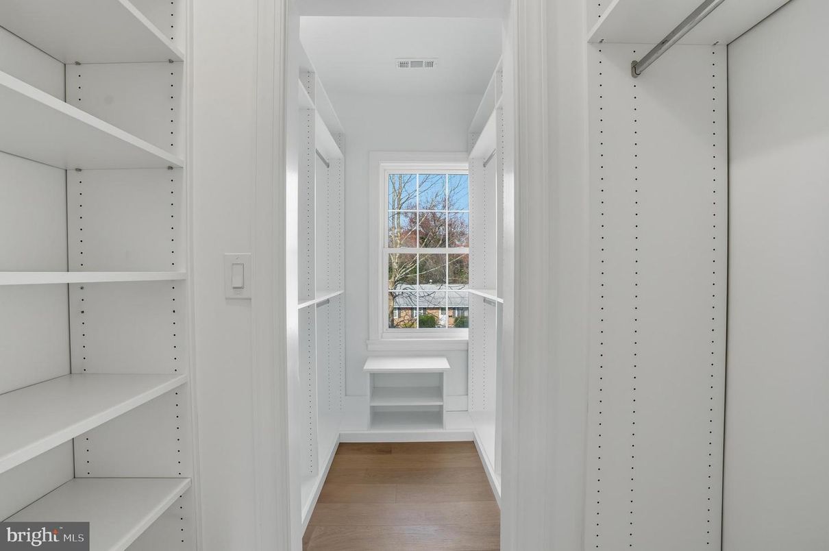 Interior, Walk-in Closets, Wood Texture Flooring