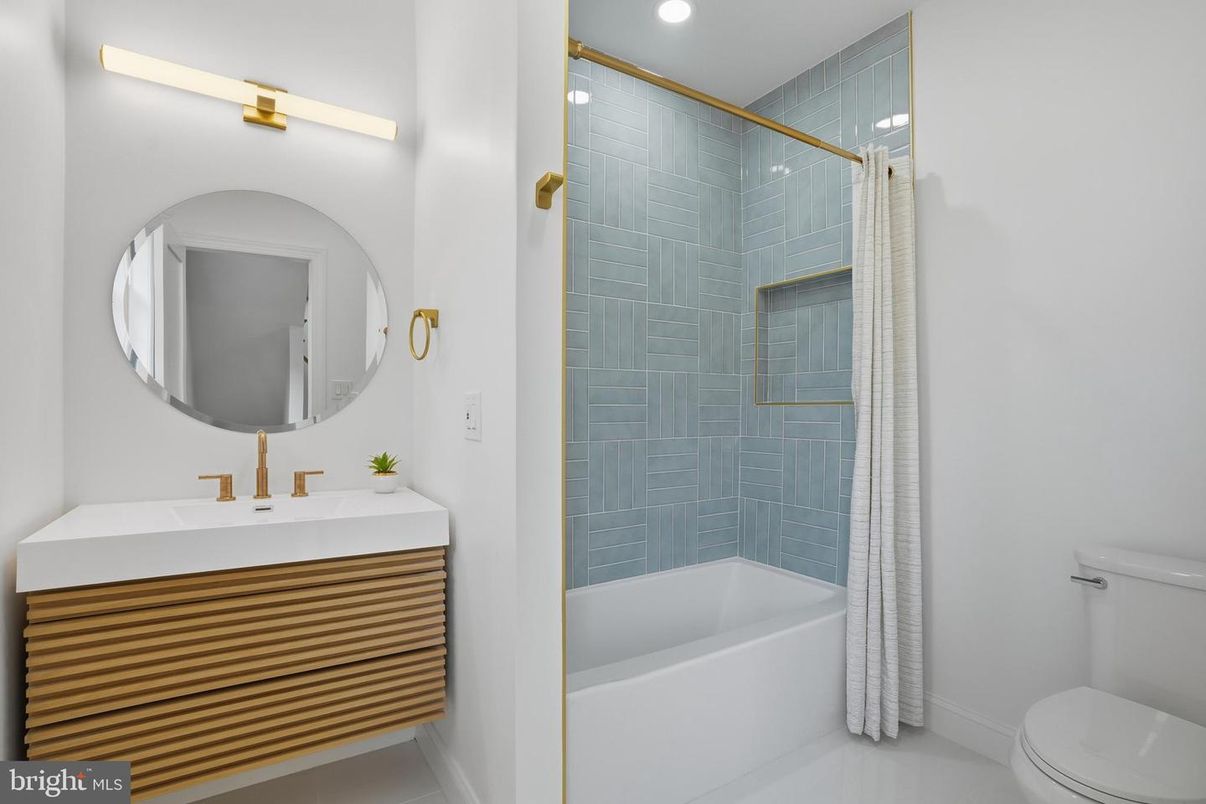 Bathroom, Interior, Recessed Lighting