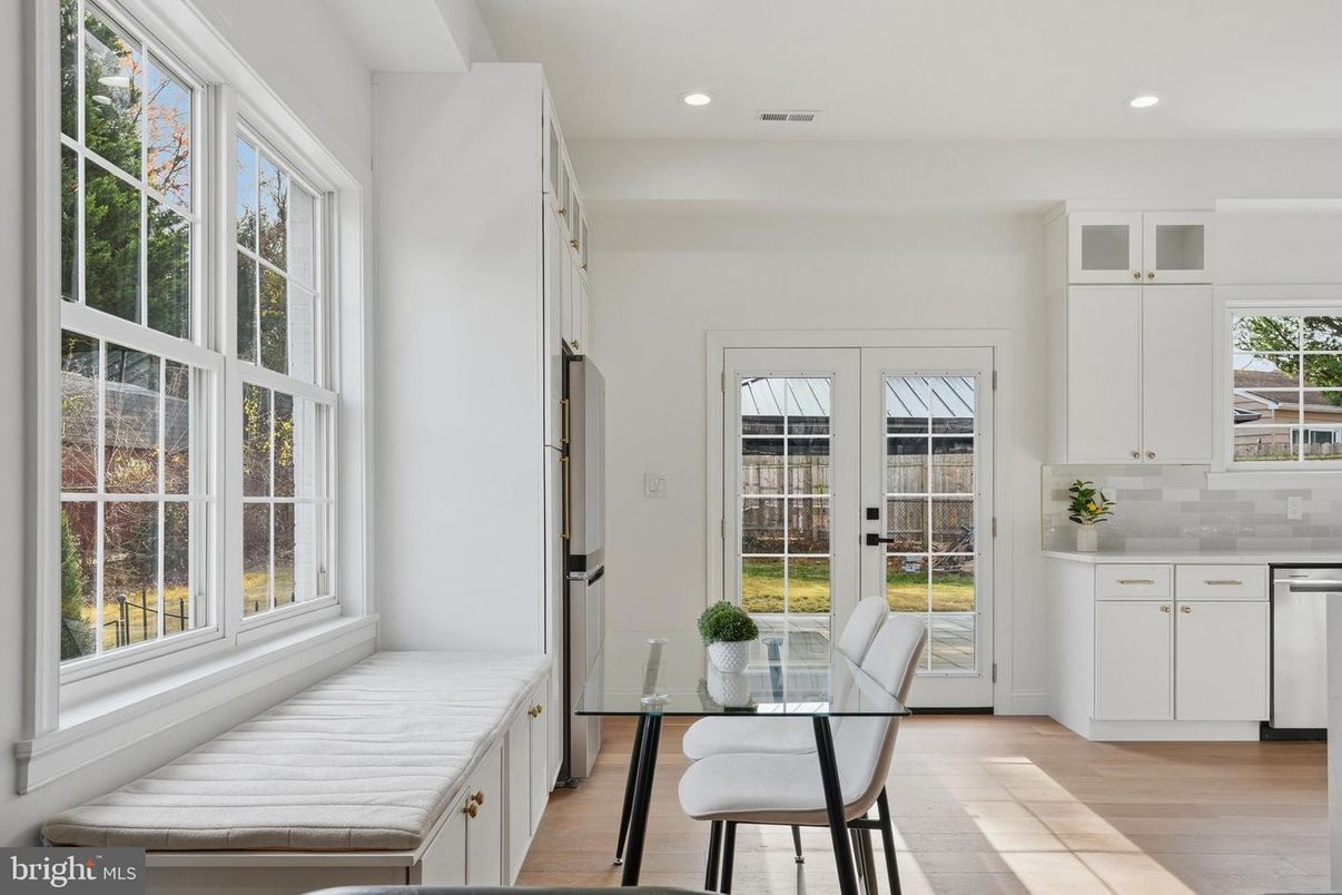 Dining room, Interior, Kitchen, Recessed Lighting, Wood Texture Flooring