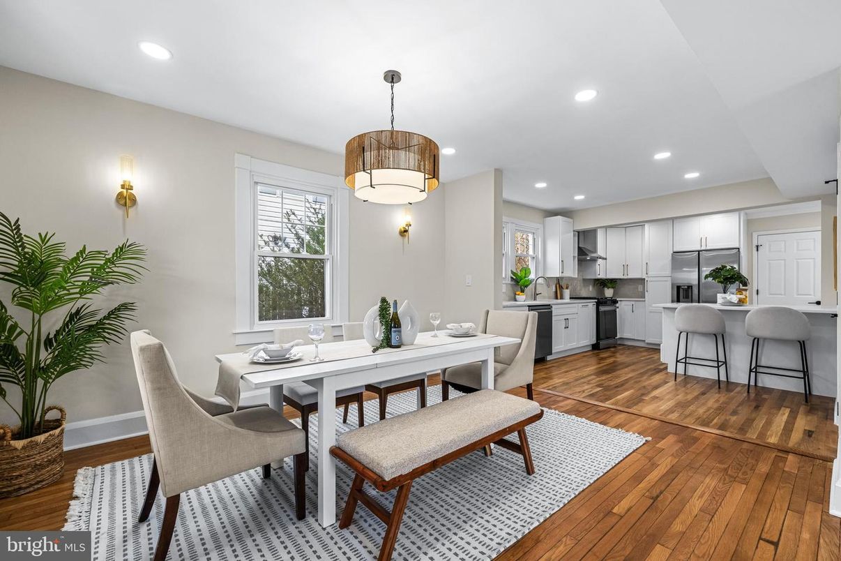 Dining room, Interior, Kitchen, Pendant Lights, Recessed Lighting, Stainless Steel Appliances, Wood Texture Flooring