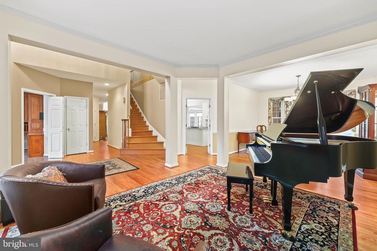 Interior, Piano, Recessed Lighting, Wood Texture Flooring