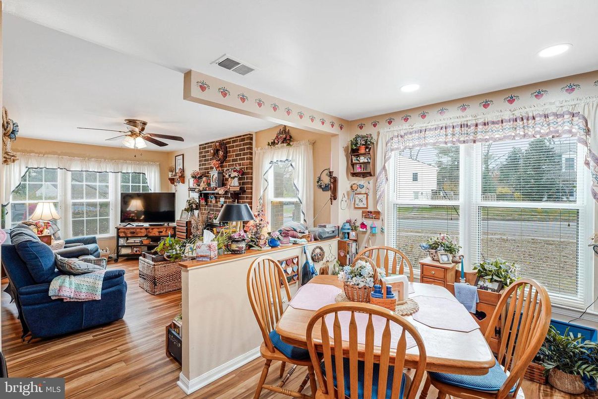 Dining room, Interior, Living room, Recessed Lighting, Wood Texture Flooring