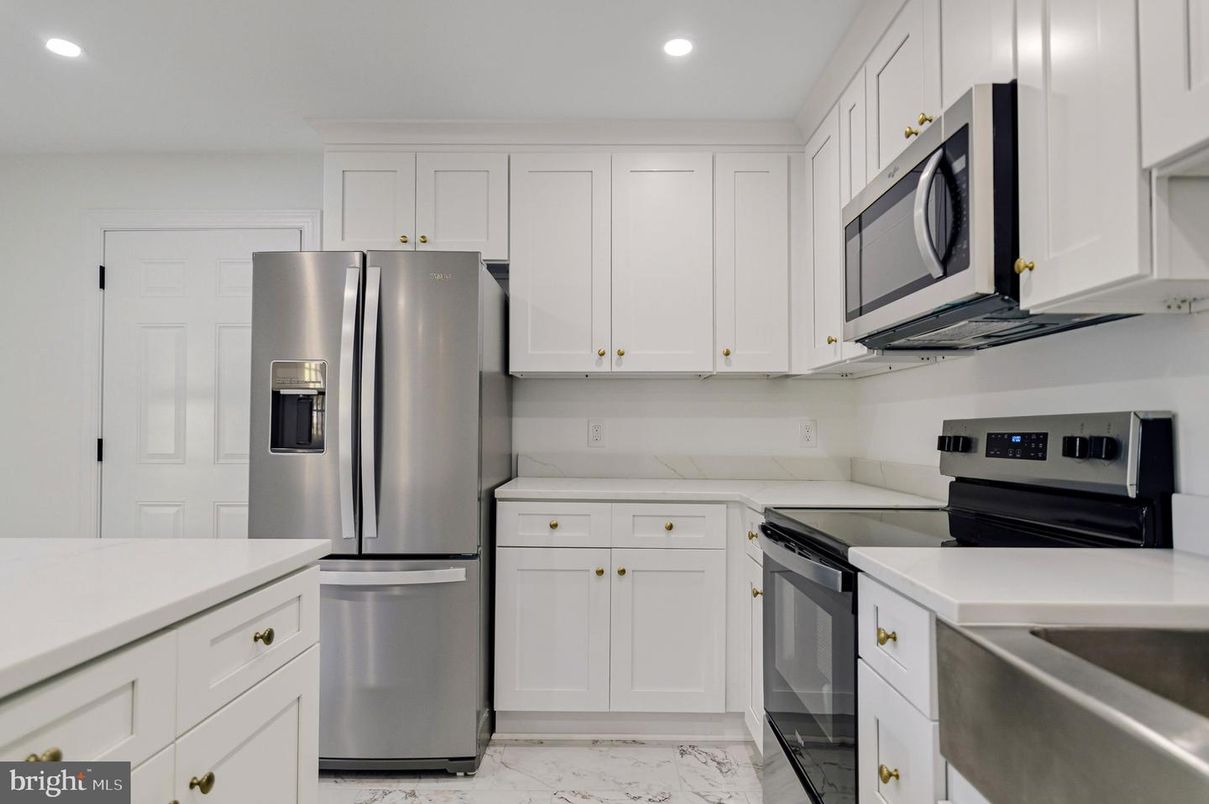 Interior, Kitchen, Marble, Recessed Lighting, Stainless Steel Appliances