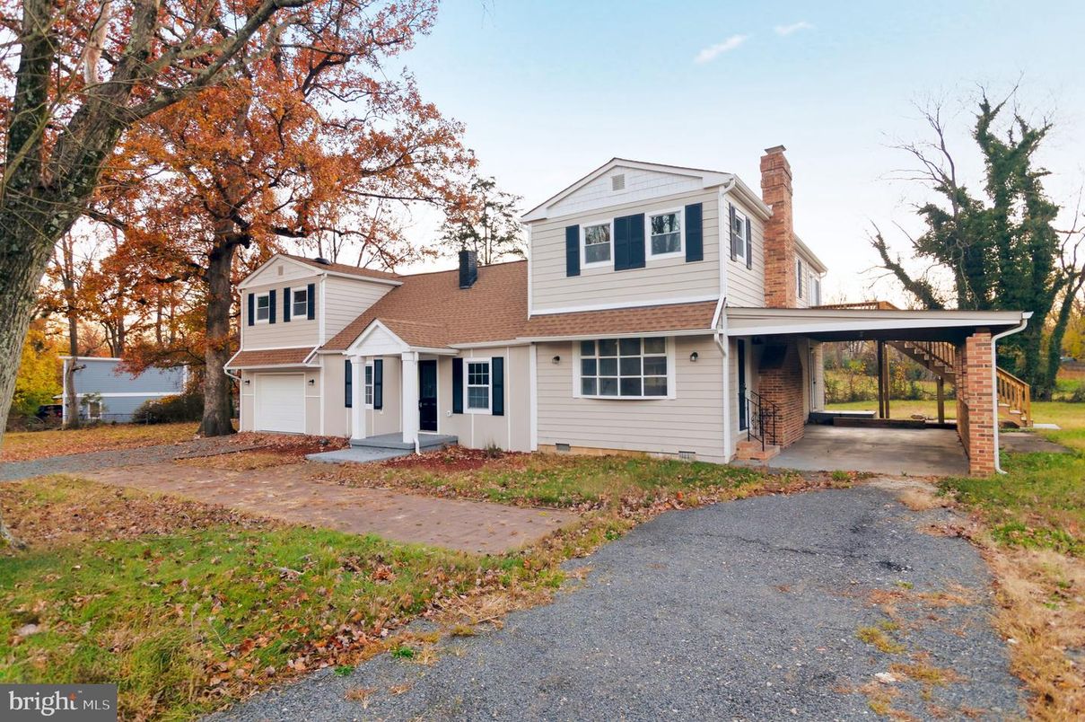 Attached, Backyard, Exterior, Facade, Split Level