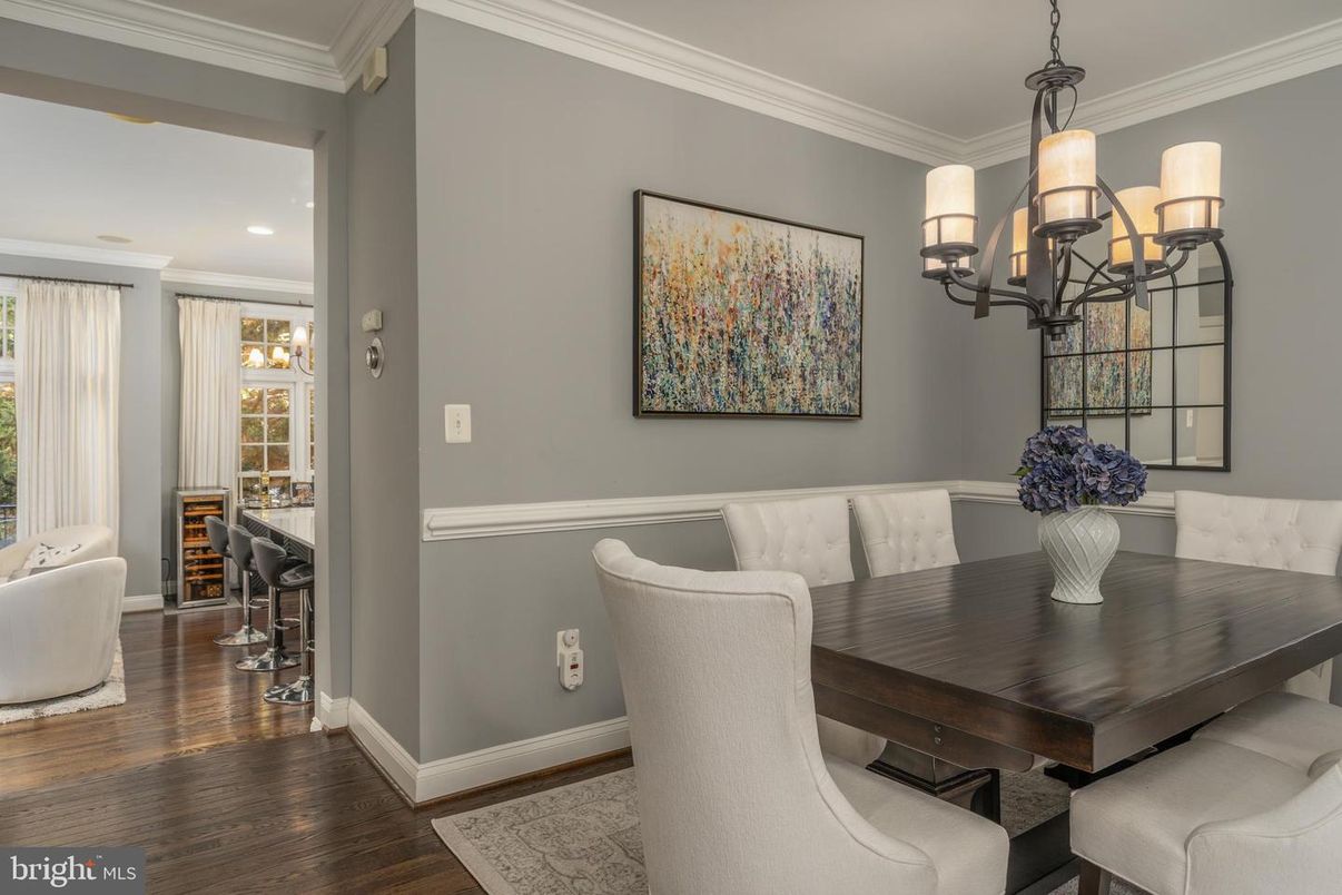 Chandelier, Dining room, Interior, Recessed Lighting, Wood Texture Flooring