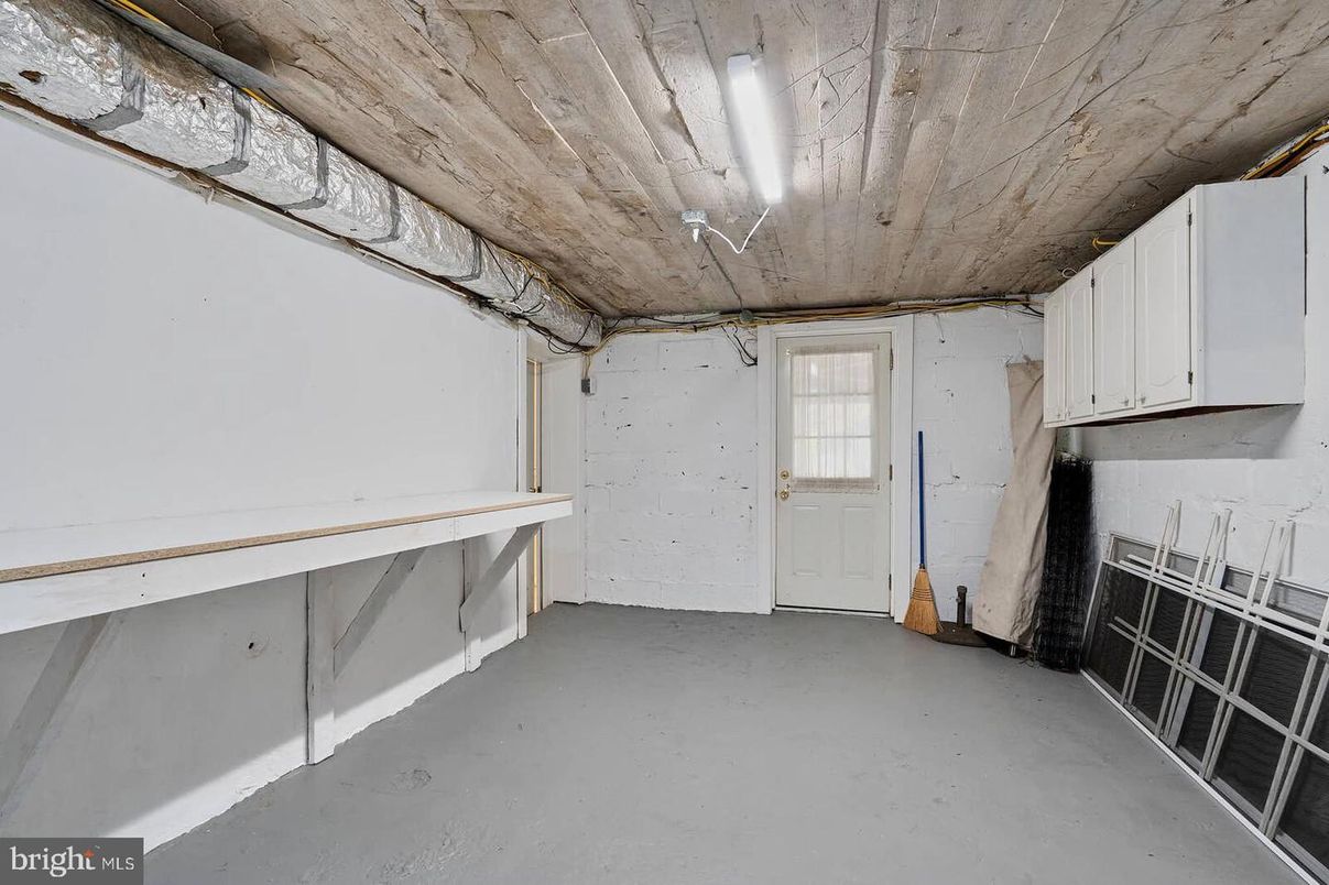 Empty room, Interior, Wooden Ceilings