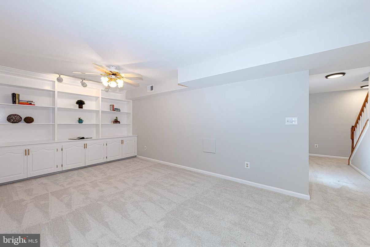 Empty room, Interior, Recessed Lighting