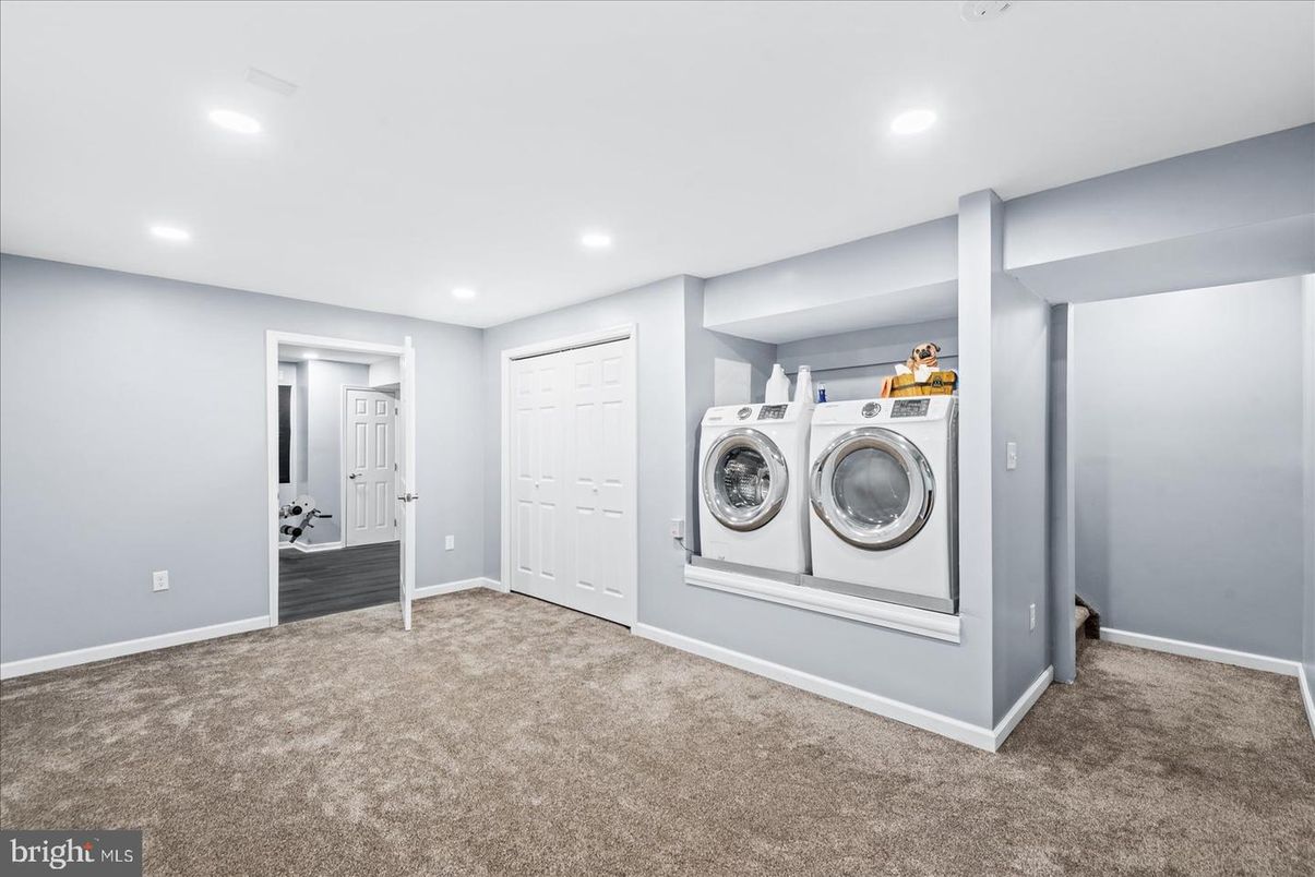 Interior, Recessed Lighting, Utility Closets, Washer