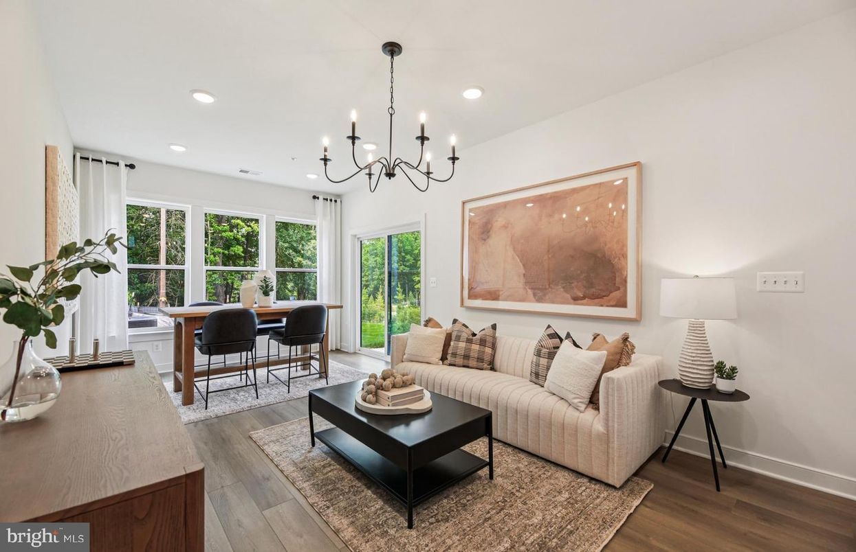 Chandelier, Dining room, Interior, Living room, Pendant Lights, Recessed Lighting, Wood Texture Flooring