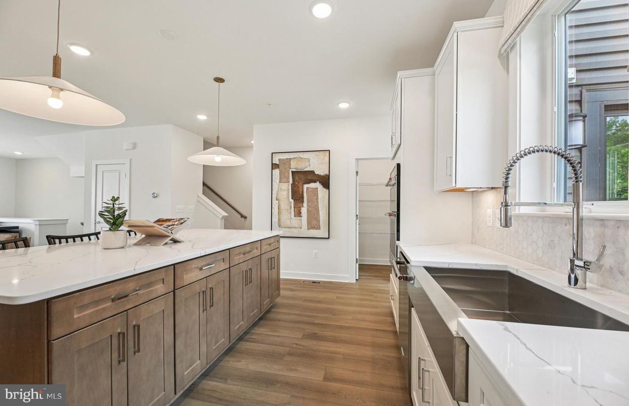 Interior, Kitchen, Pendant Lights, Recessed Lighting, Wood Texture Flooring