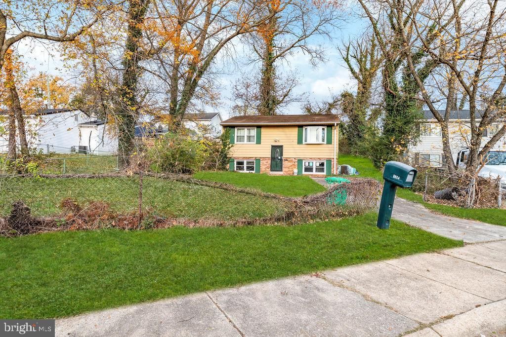 Backyard, Exterior, Facade, Raised Ranch