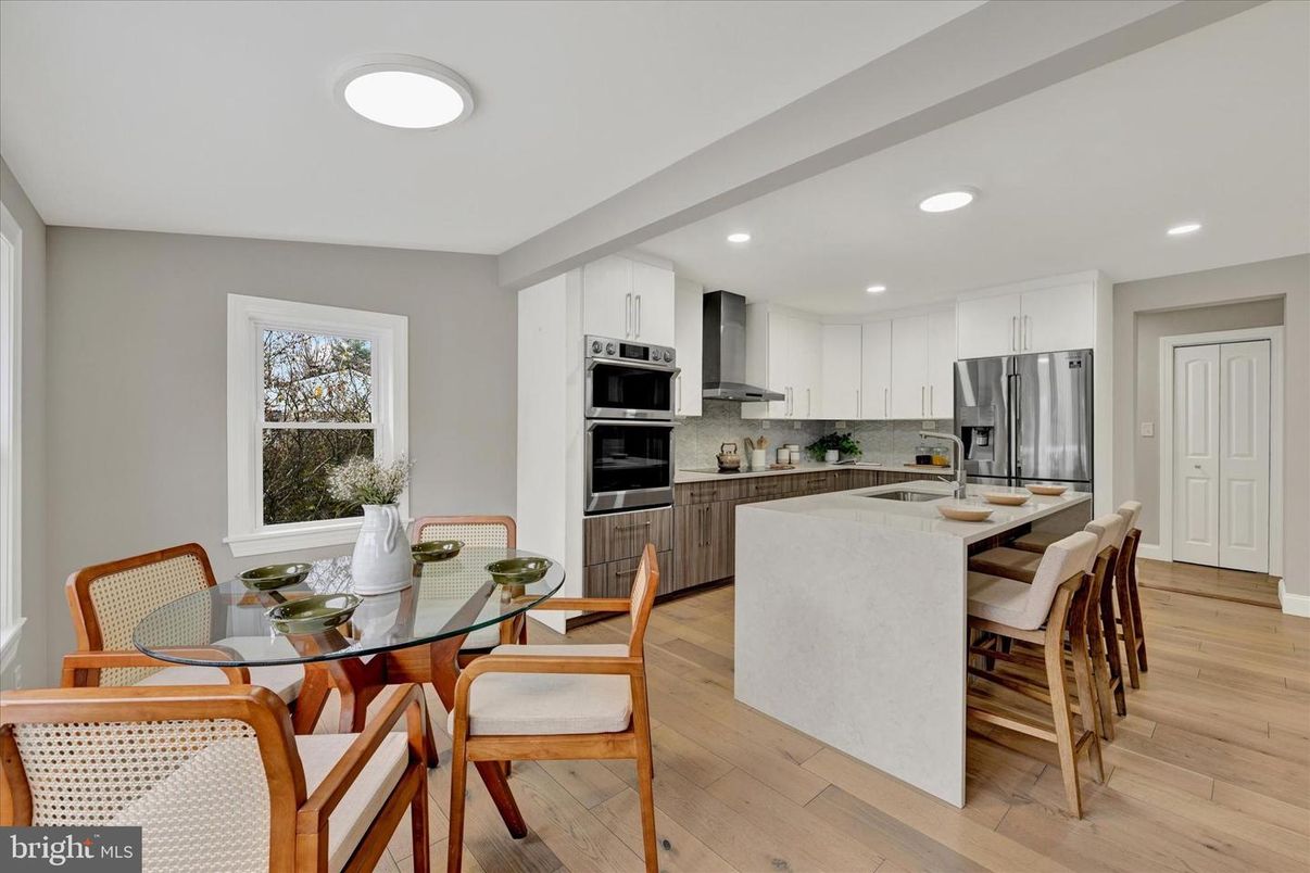 Dining room, Interior, Kitchen, Recessed Lighting, Stainless Steel Appliances, Wood Texture Flooring