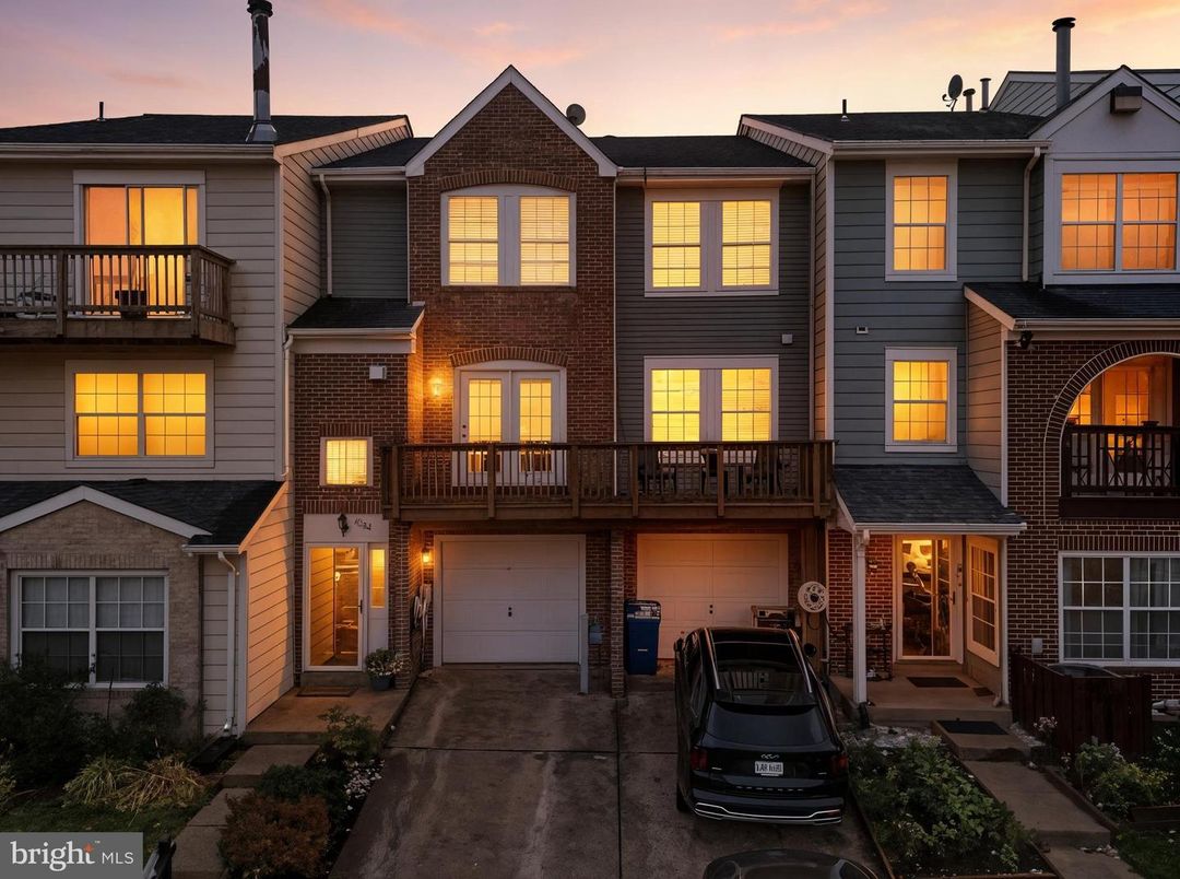 Attached, Exterior, Facade, Brick Facade, Rowhouse