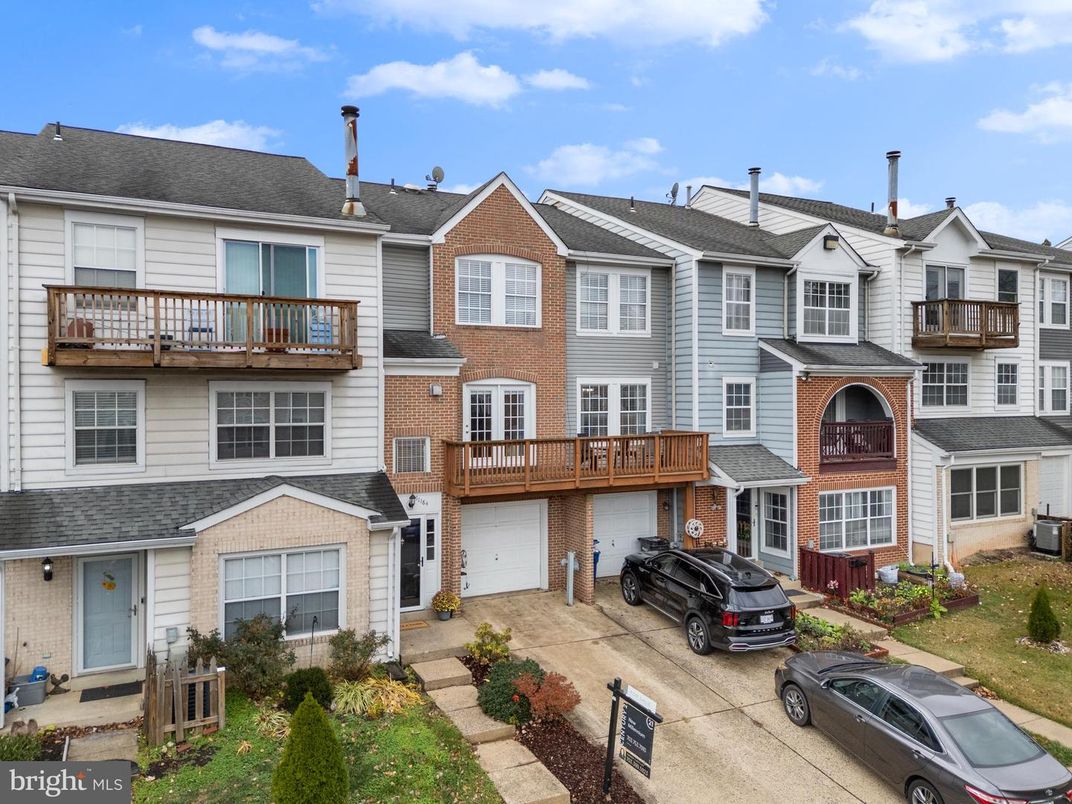 Attached, Exterior, Facade, Brick Facade, Rowhouse