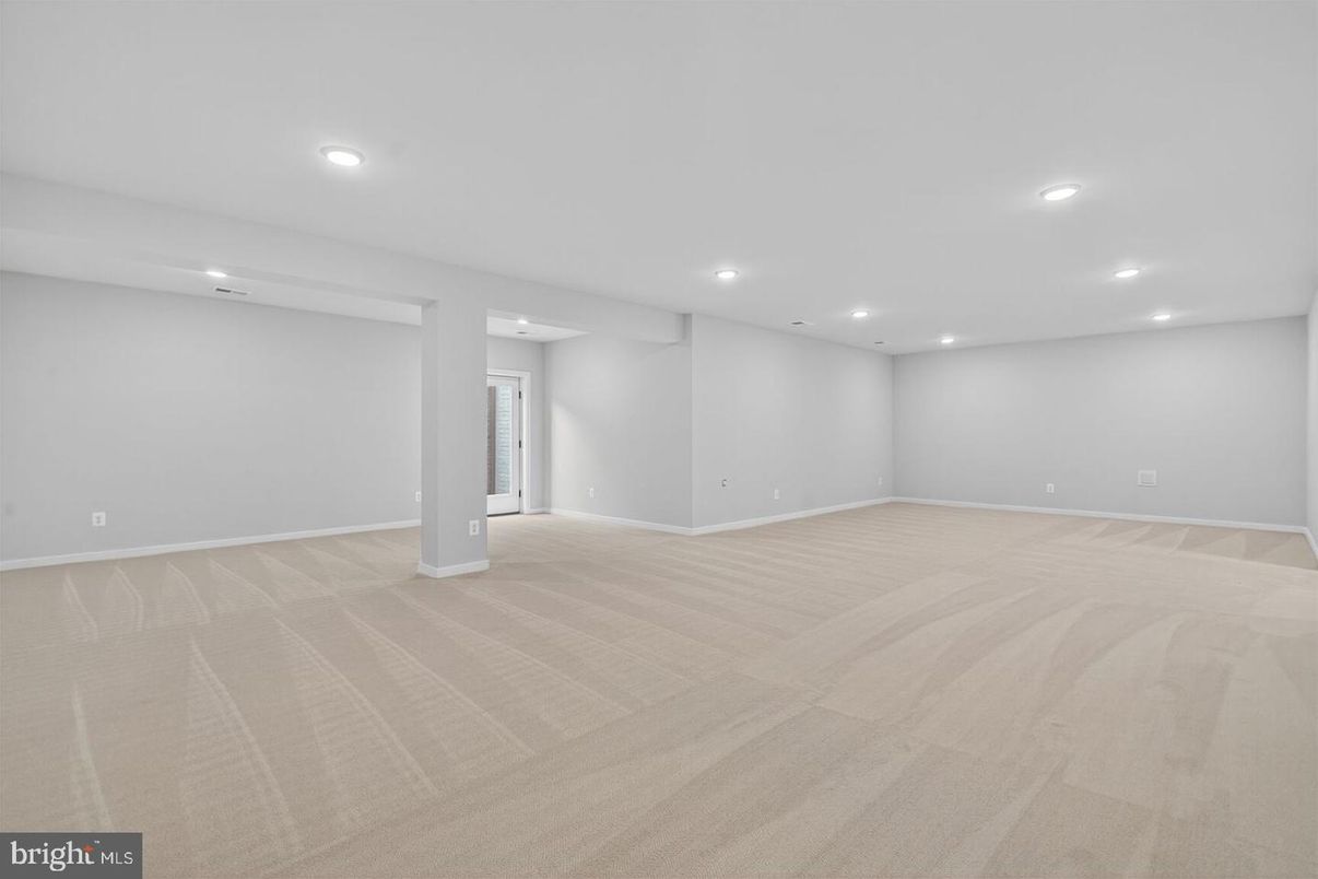 Empty room, Interior, Recessed Lighting