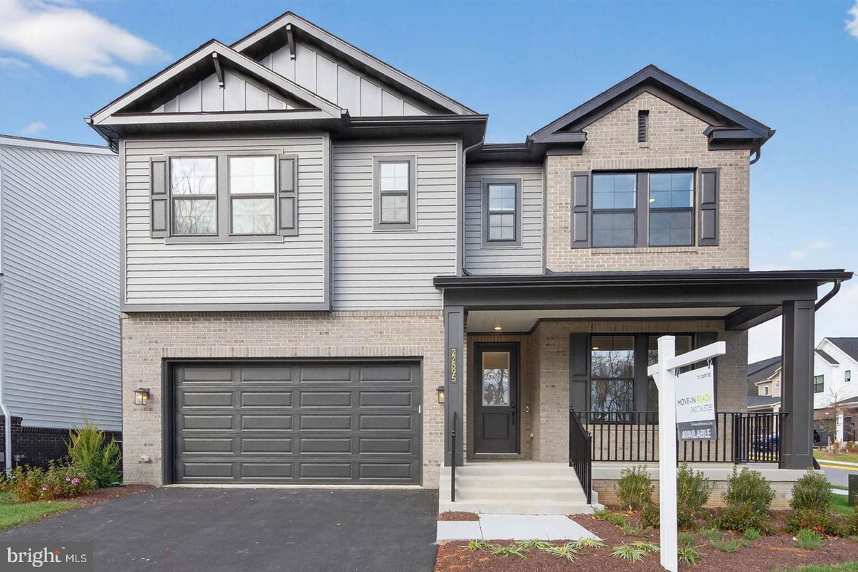 Attached, Exterior, Facade, Rowhouse