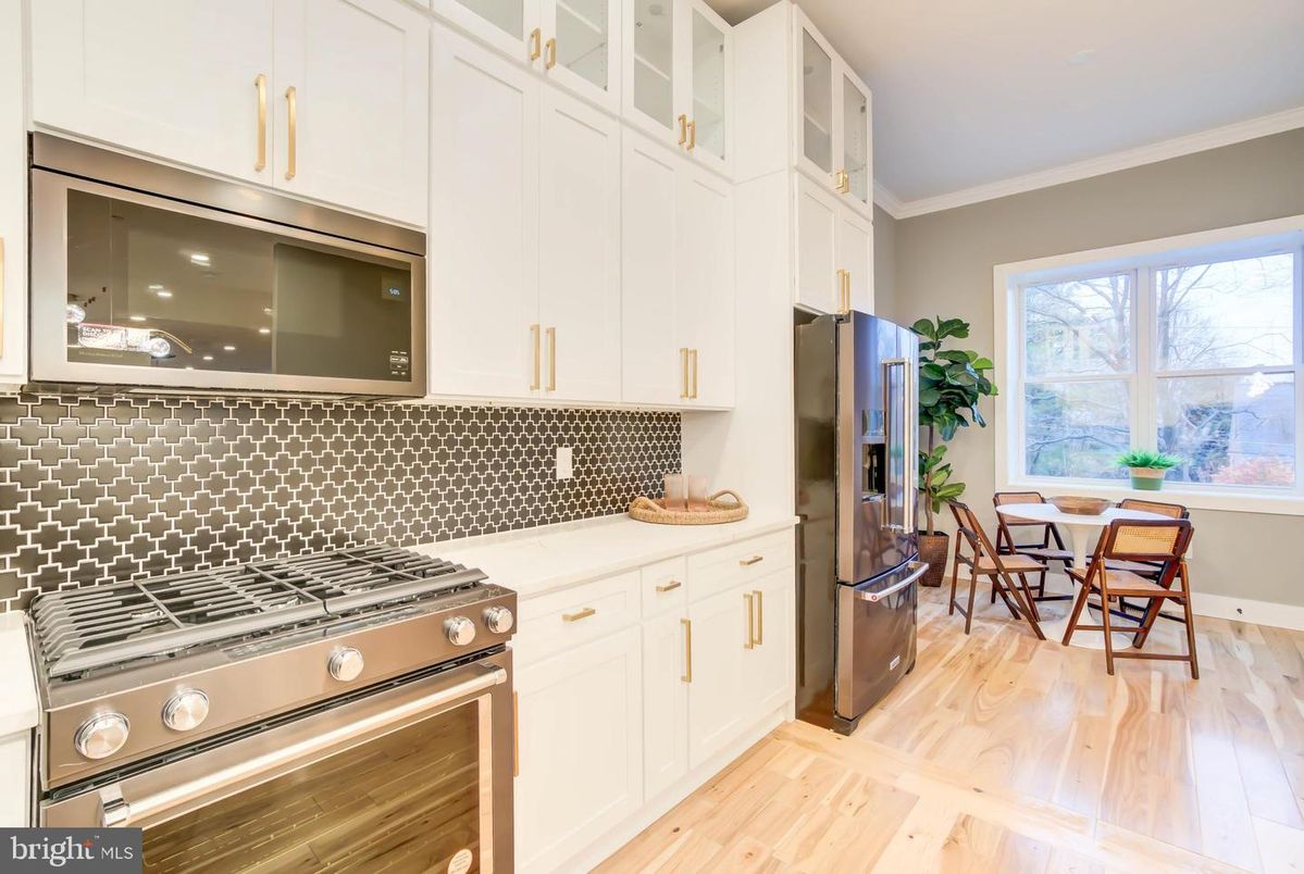 Dining room, Interior, Kitchen, Stainless Steel Appliances, Wood Texture Flooring