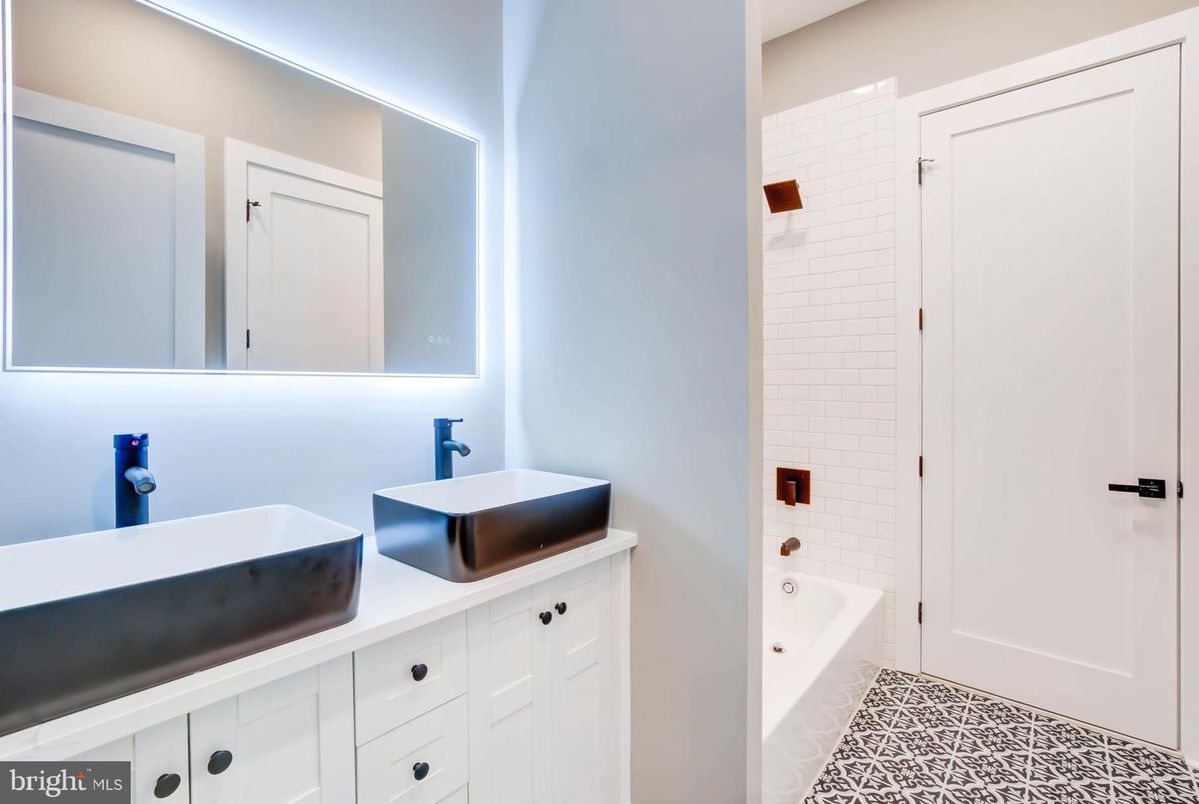 Bathroom, Dual Sink Vanities, Interior
