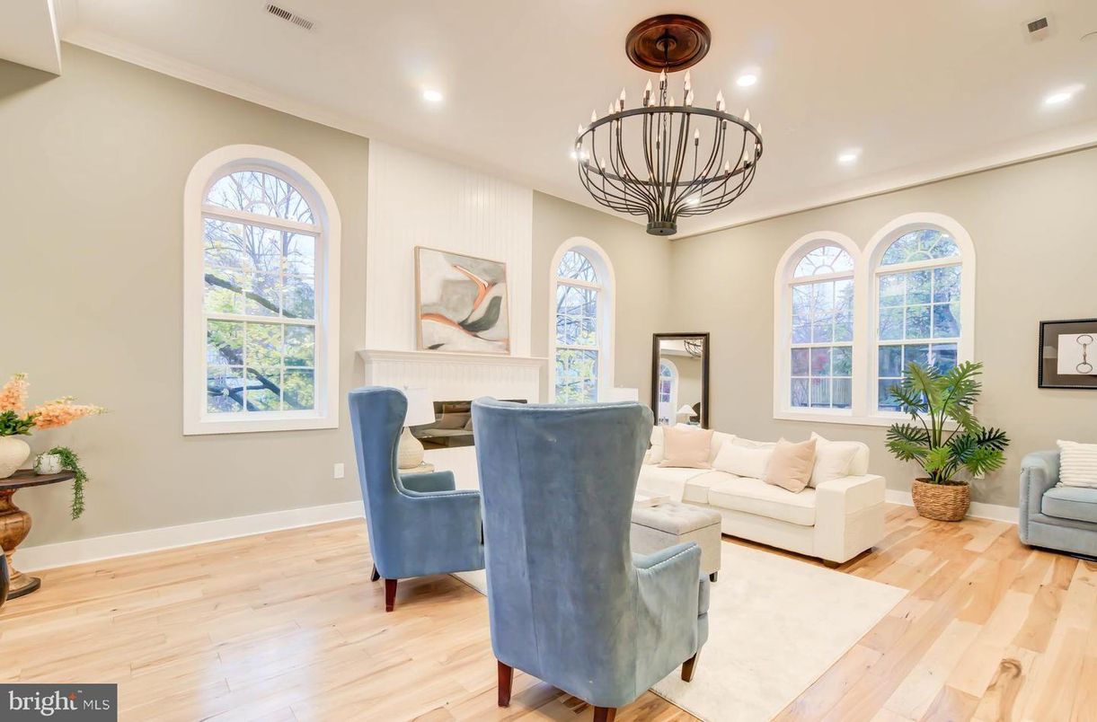 Chandelier, Interior, Living room, Pendant Lights, Recessed Lighting, Wood Texture Flooring