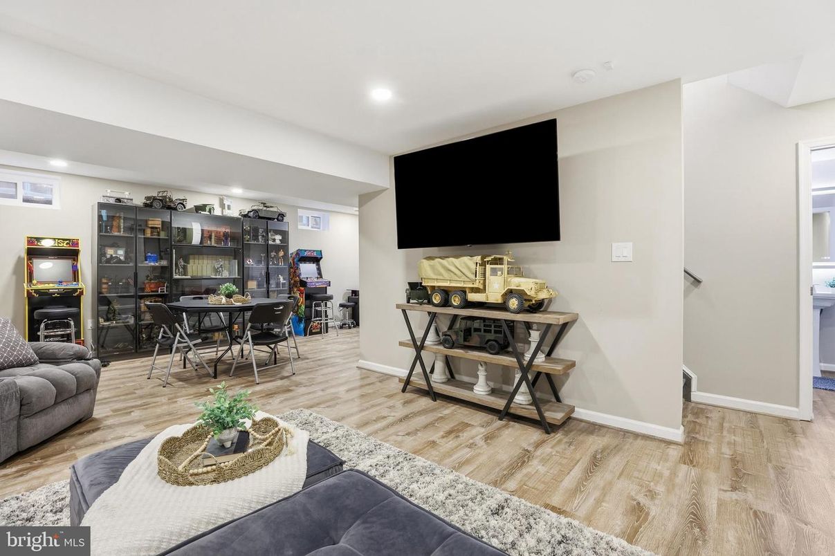 Dining room, Interior, Living room, Recessed Lighting, Wood Texture Flooring