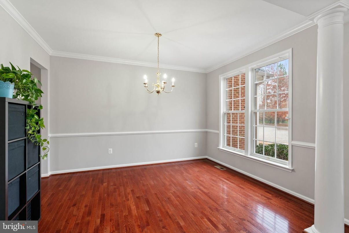 Chandelier, Empty room, Interior, Wood Texture Flooring