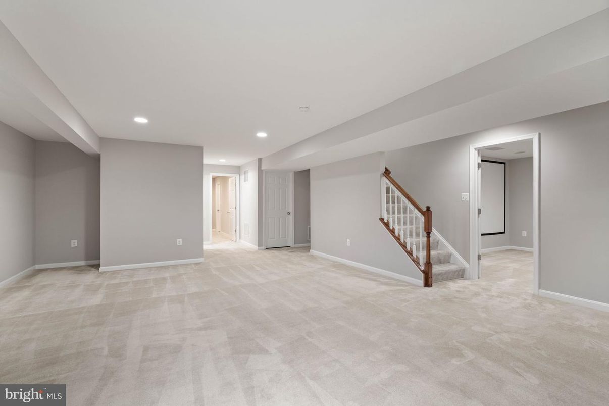 Empty room, Interior, Recessed Lighting