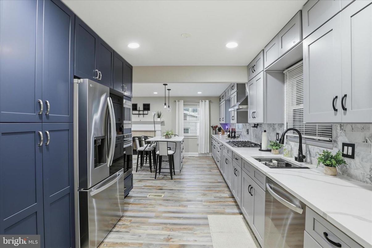 Dining room, Interior, Kitchen, Pendant Lights, Recessed Lighting, Stainless Steel Appliances, Wood Texture Flooring
