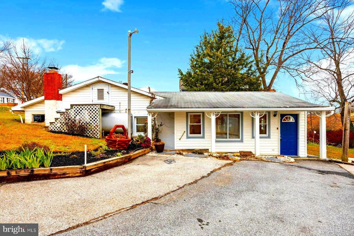 Exterior, Facade, Cape Cod