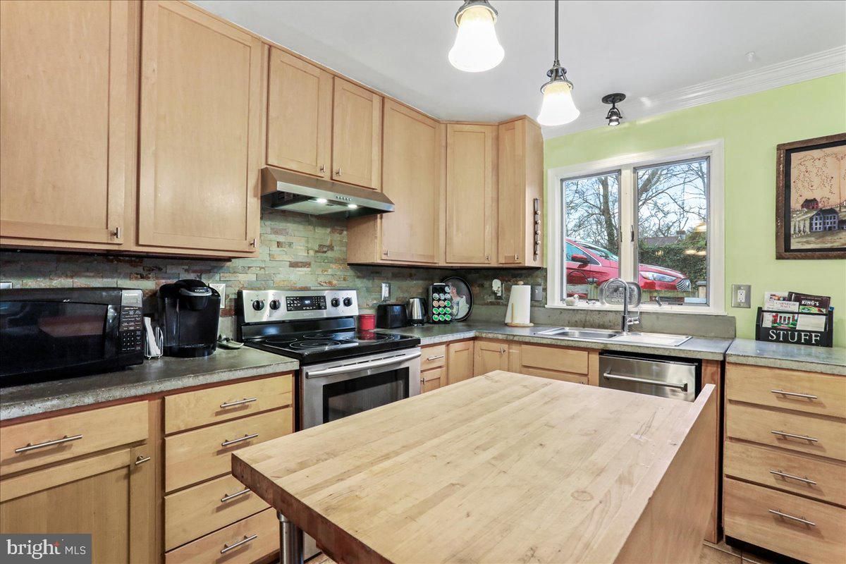 Interior, Kitchen, Pendant Lights, Stainless Steel Appliances