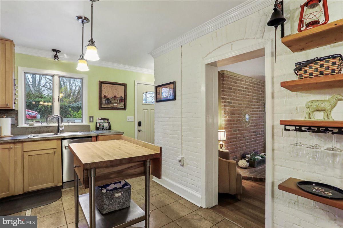 Interior, Kitchen, Pendant Lights, Stone Walls, Wood Texture Flooring