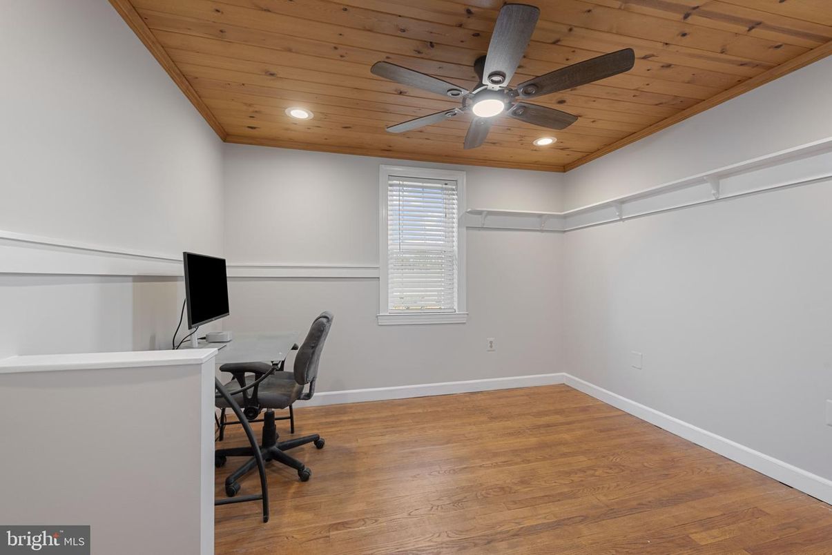 Home Office, Interior, Recessed Lighting, Wooden Ceilings, Wood Texture Flooring