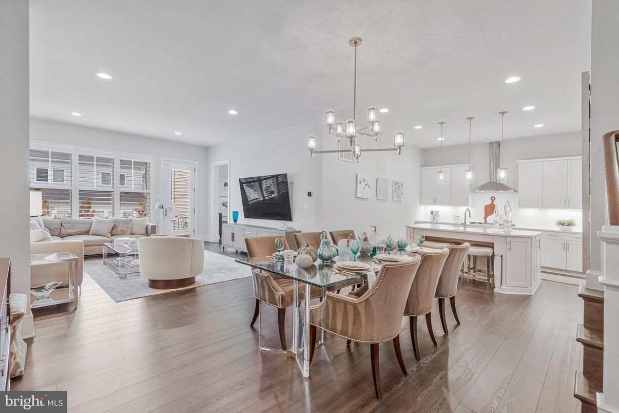 Dining room, Interior, Kitchen, Living room, Pendant Lights, Recessed Lighting, Wood Texture Flooring