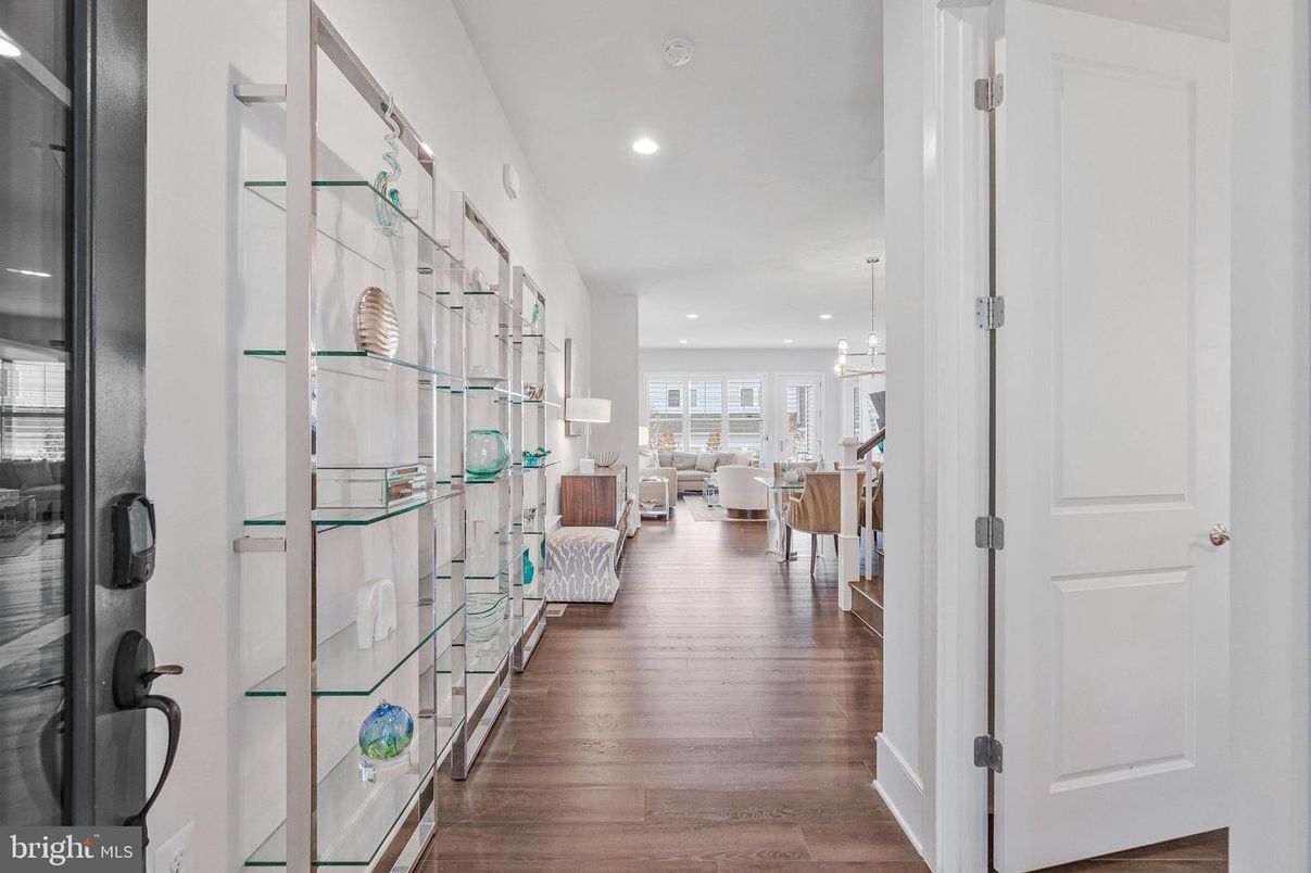 Interior, Living room, Pendant Lights, Recessed Lighting, Wood Texture Flooring