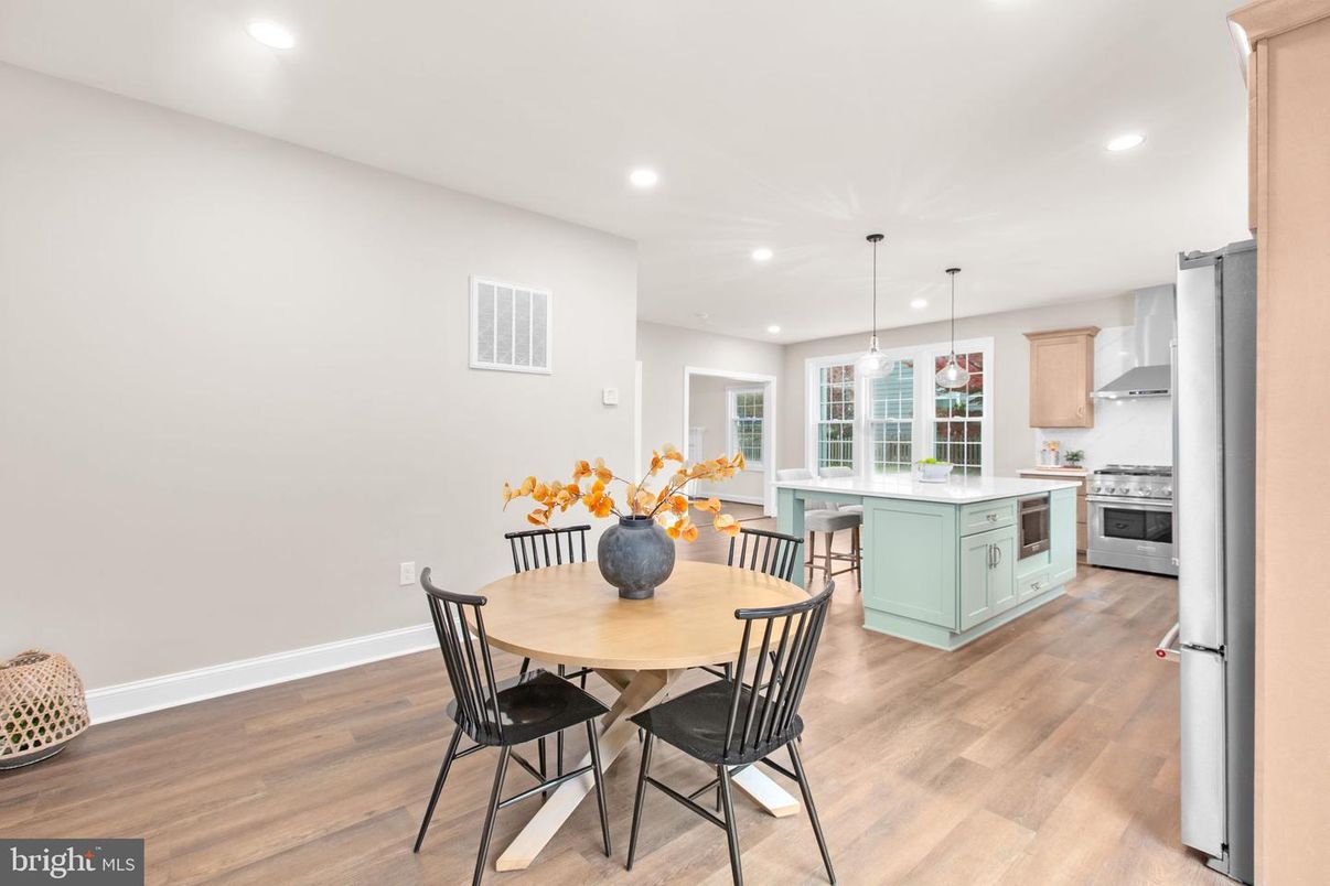 Dining room, Interior, Kitchen, Pendant Lights, Recessed Lighting, Stainless Steel Appliances, Wood Texture Flooring