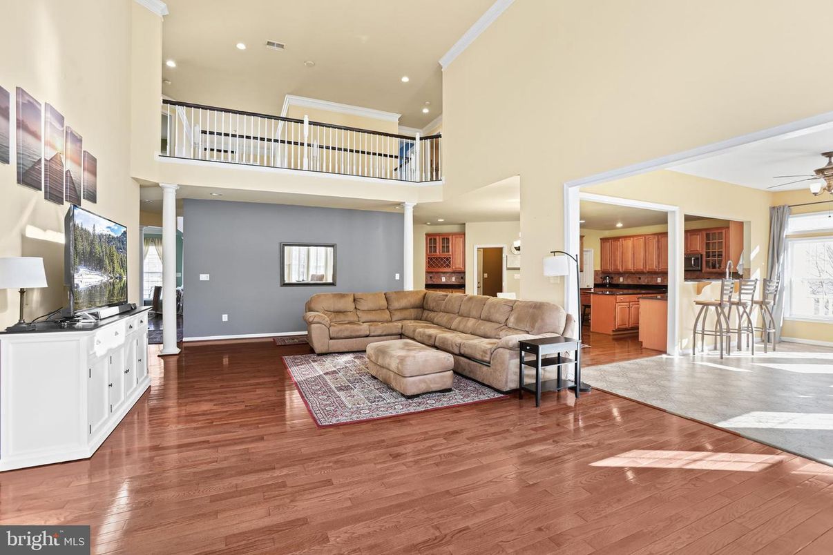 Interior, Kitchen, Living room, Recessed Lighting, Wood Texture Flooring