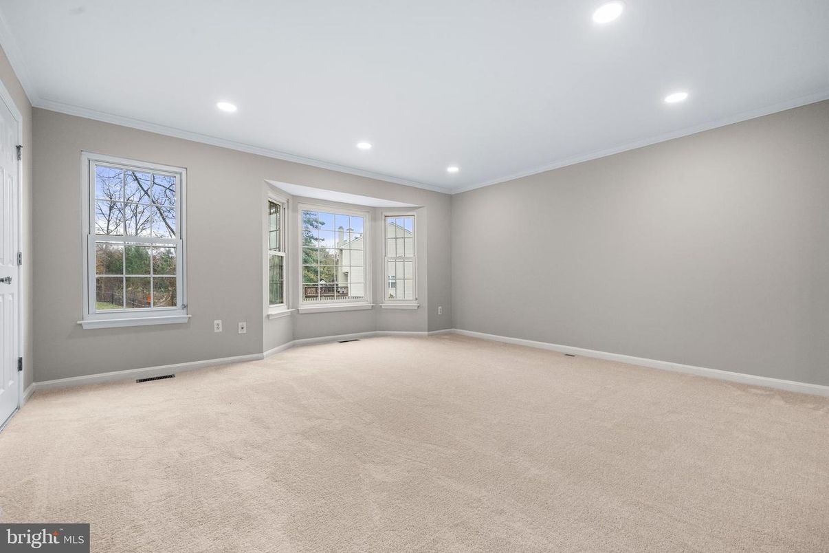 Empty room, Interior, Recessed Lighting