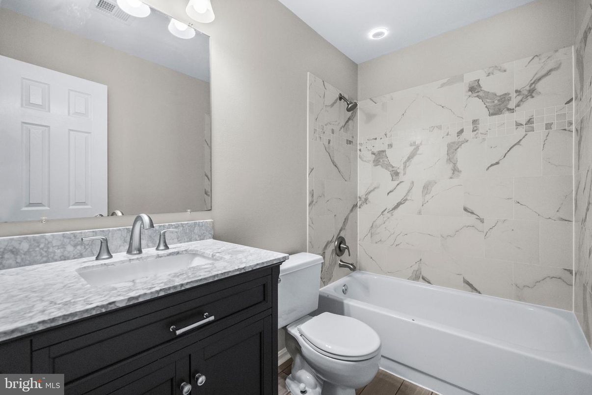 Bathroom, Interior, Marble Walls, Recessed Lighting