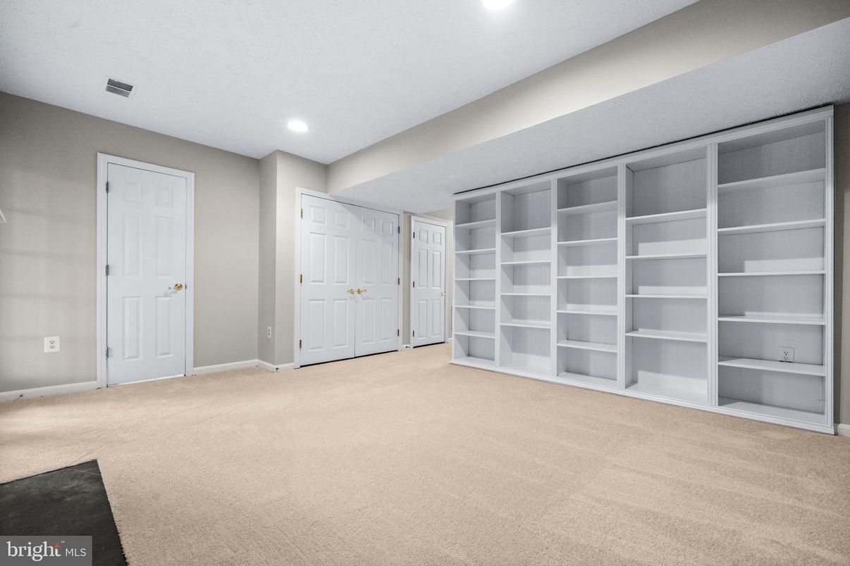 Empty room, Interior, Recessed Lighting