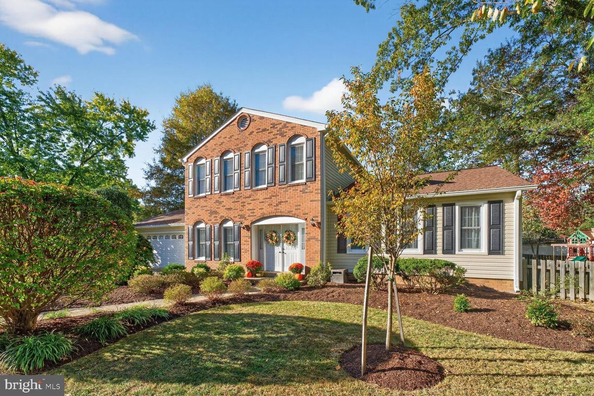 Exterior, Facade, Brick Facade, Georgian