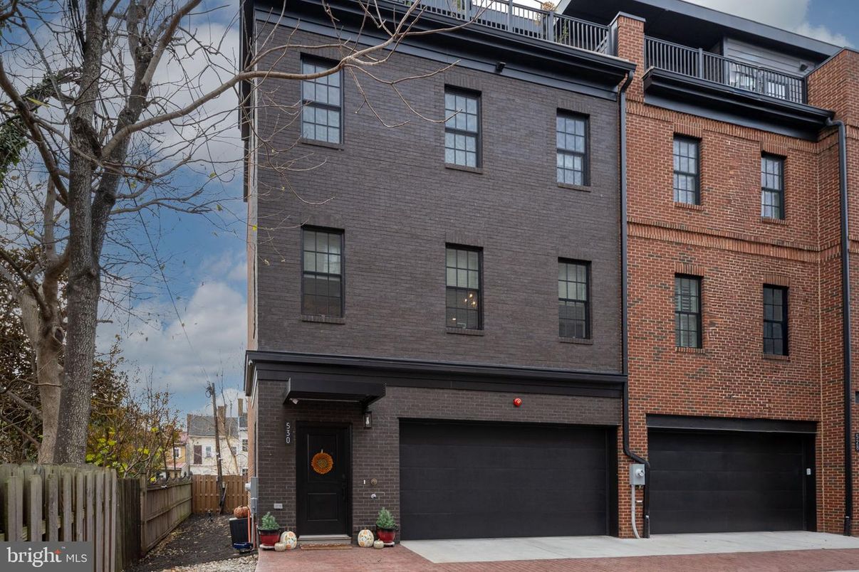 Attached, Exterior, Facade, Brick Facade, Rowhouse