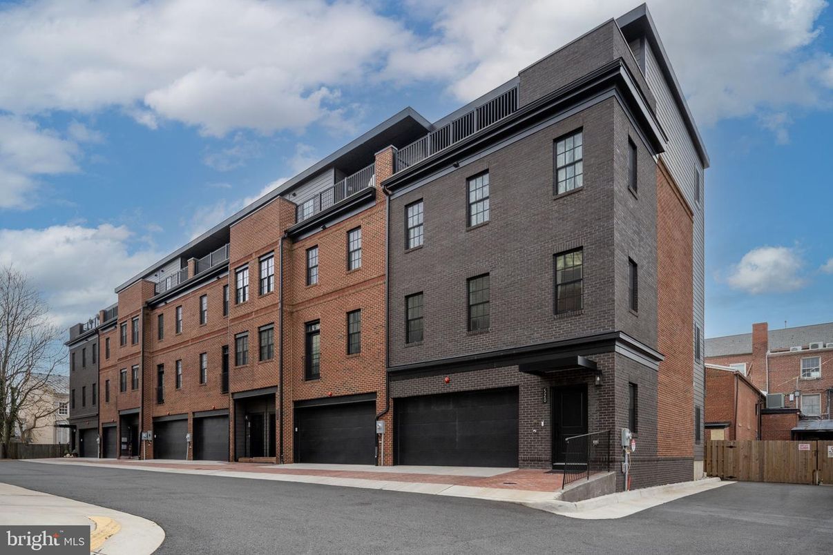 Attached, Exterior, Facade, Brick Facade, Rowhouse