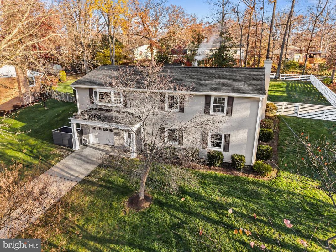 Attached, Backyard, Exterior, Facade, American Foursquare
